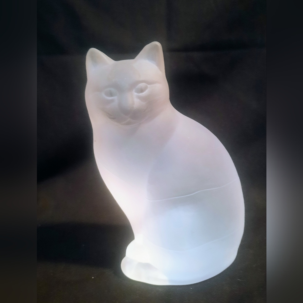 Solid Frosted Glass Cat